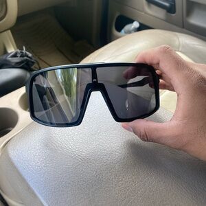 Oakley 009406 Sutro Sunglasses
Matte Black WITH BLUE EMBLEM